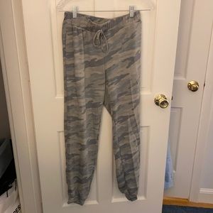New W/O Tags camo joggers